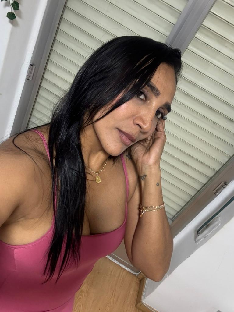 743027821: Chica busca chico en Sevilla