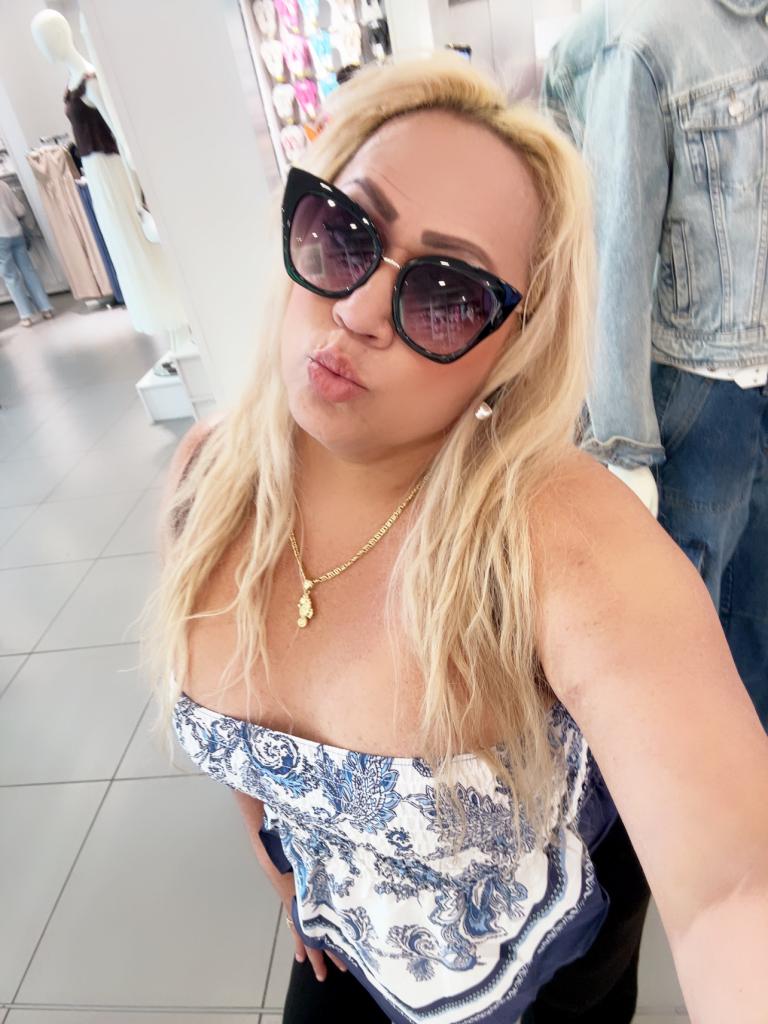 666396359: Transexual en León