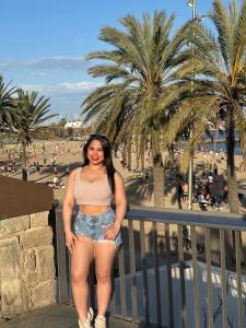 671426040: Chica busca chico en Barcelona