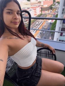 613205137: Chica busca chico en Barcelona