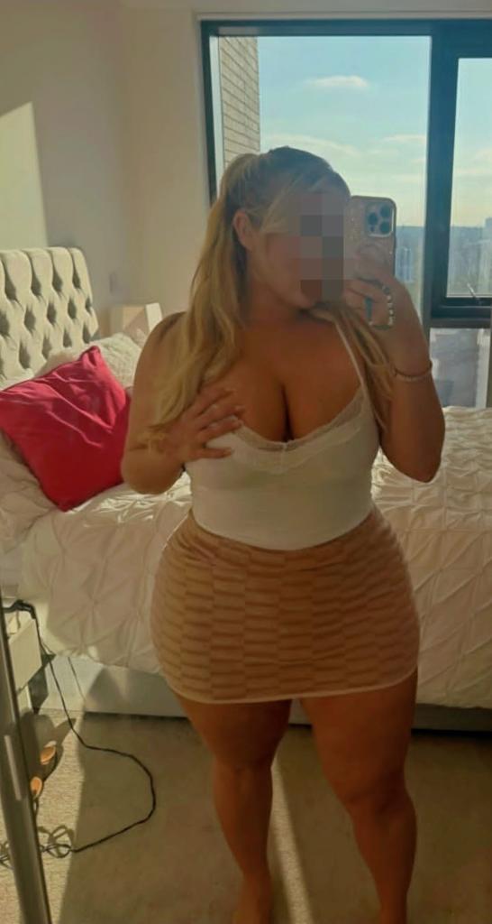 697732413: Chica busca chico en Granada