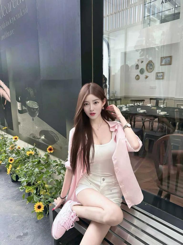 667720580: Chica busca chico en Valencia
