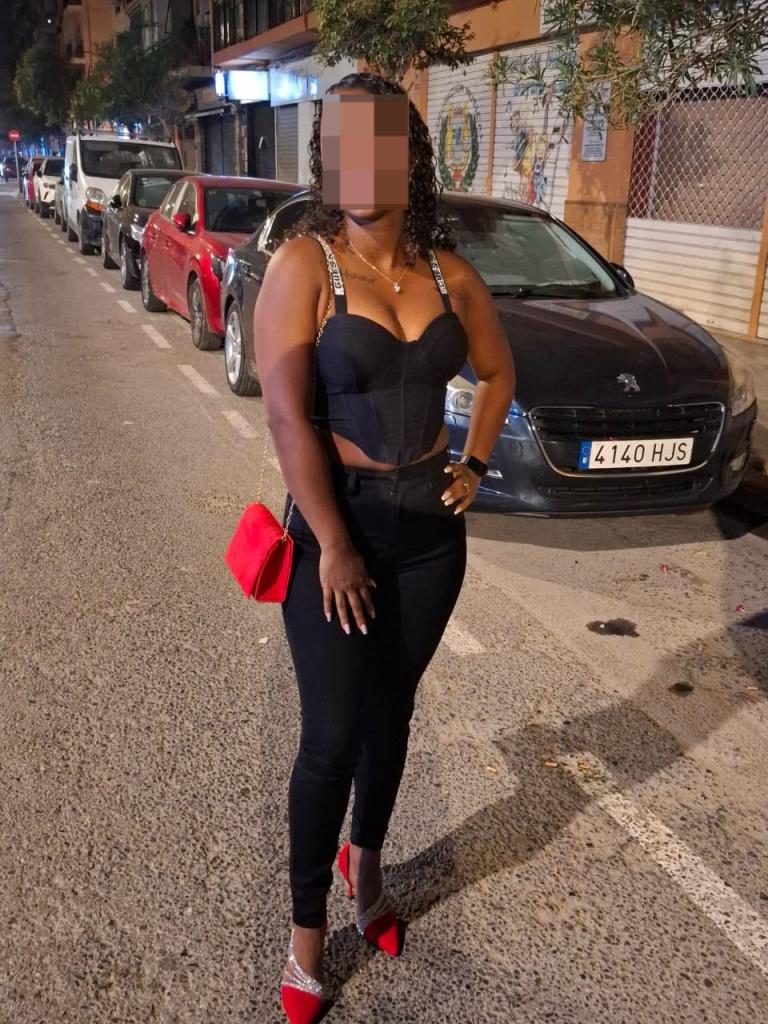 674932674: Chica busca chico en Barcelona