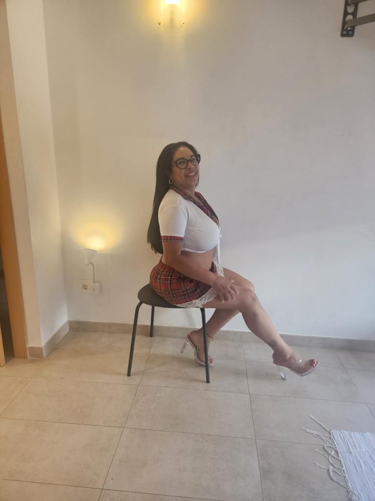 603915935: Chica busca chico en Madrid