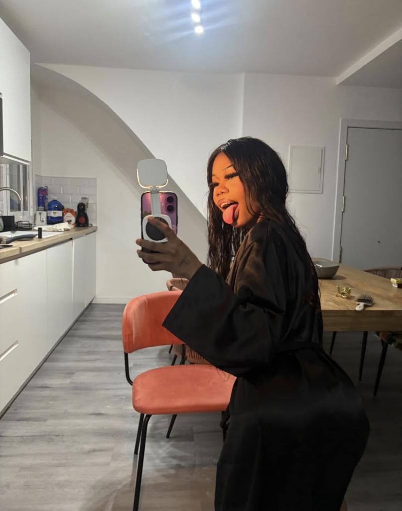 643673031: Chica busca chico en Valencia