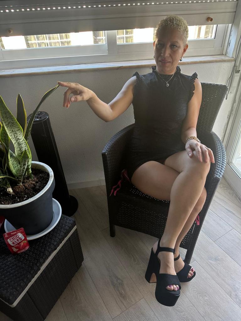 643330653: Chica busca chico en Orense