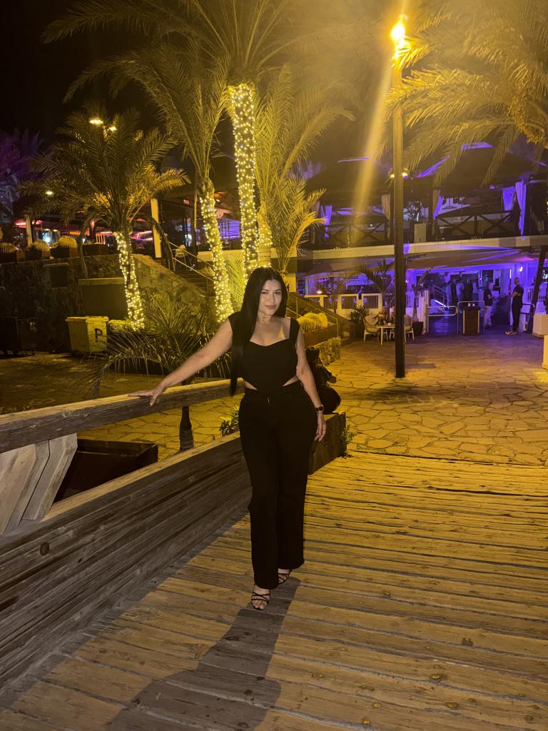 695425467: Chica busca chico en Tenerife