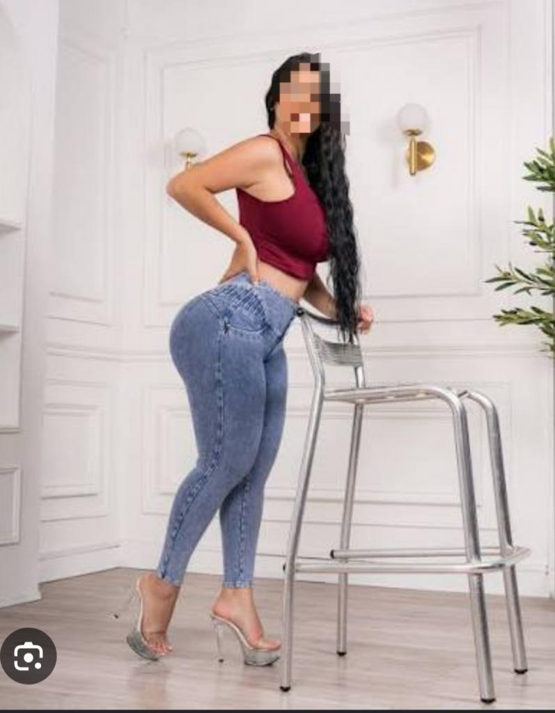 Chica busca chico en Almería: Chica busca chico