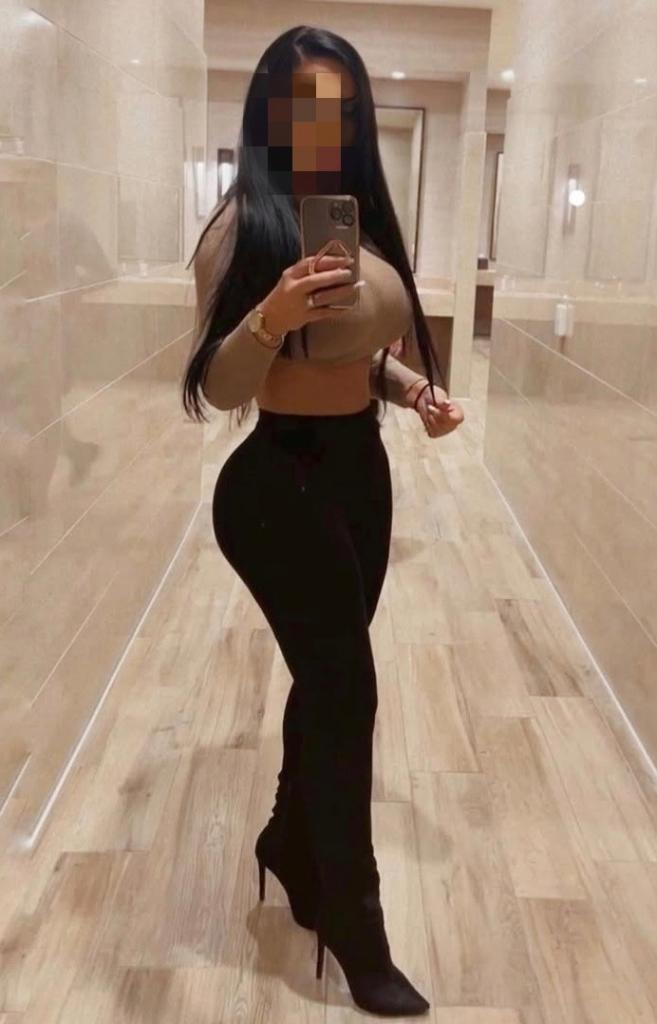 677240475: Chica busca chico en Orense