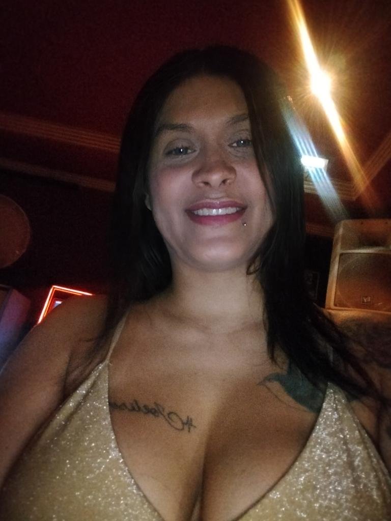 693215267: Chica busca chico en León