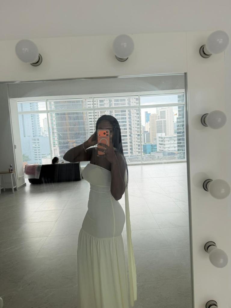 Chica busca chico en Alicante: Chica busca chico
