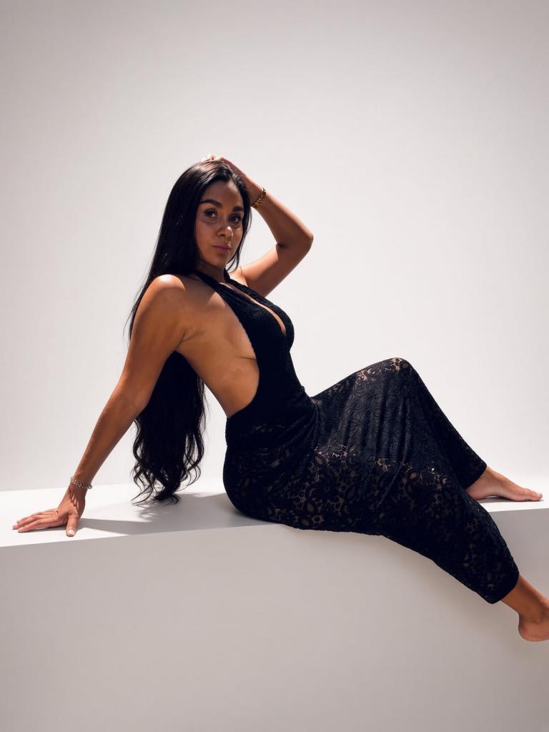 664248198: Chica busca chico en Sevilla
