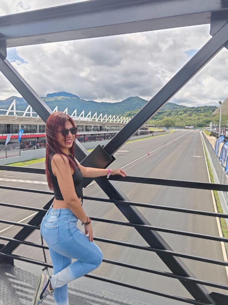 613904332: Chica busca chico en Valencia