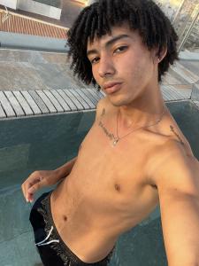 674002618: Chico busca chica en Barcelona