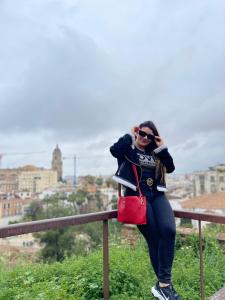 613557125: Chica busca chico en Alicante