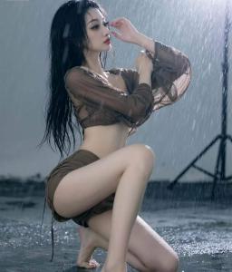 617893478: Chica busca chico en Barcelona