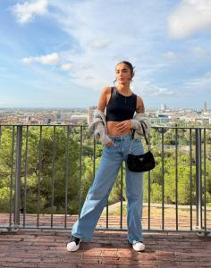 667940200: Chica busca chico en Barcelona