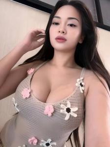 637780775: Chica busca chico en Barcelona