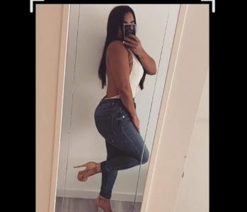 687555288: Chica busca chico en Barcelona