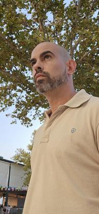 633148134: Chico busca chica en Sevilla