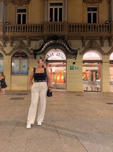 643709690: Chica busca chico en León