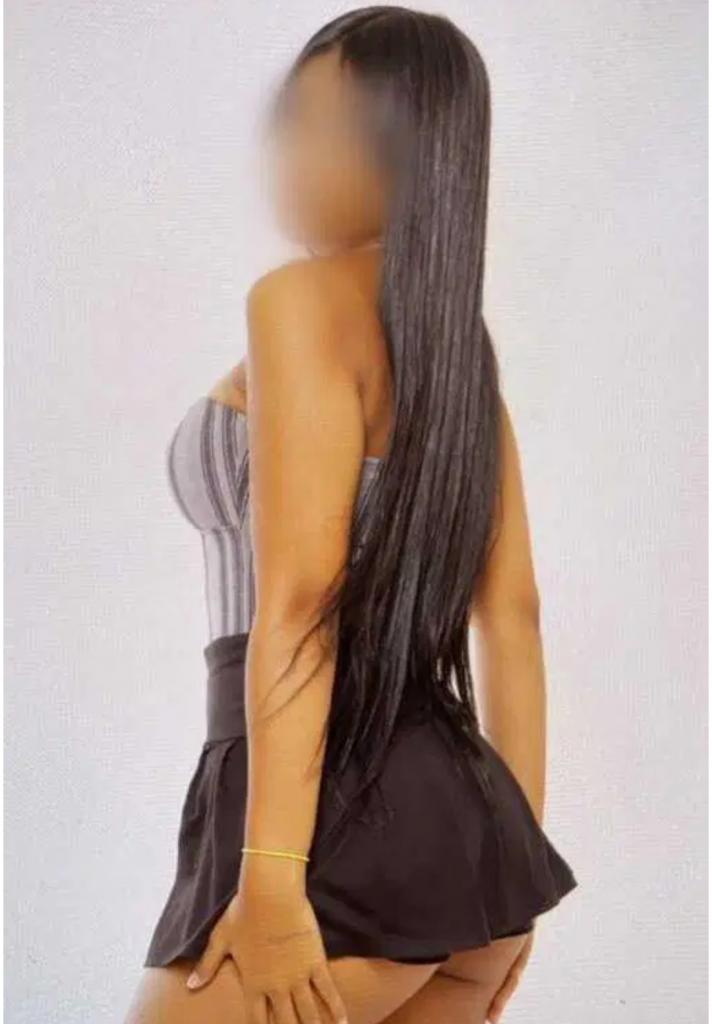 745077279: Chica busca chico en Madrid