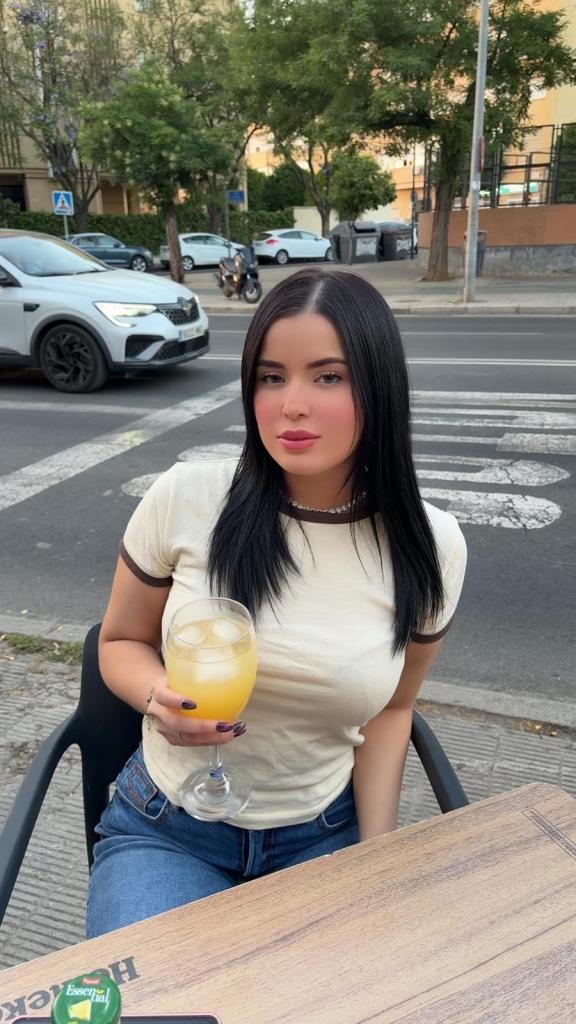 745002935: Chica busca chico en Sevilla