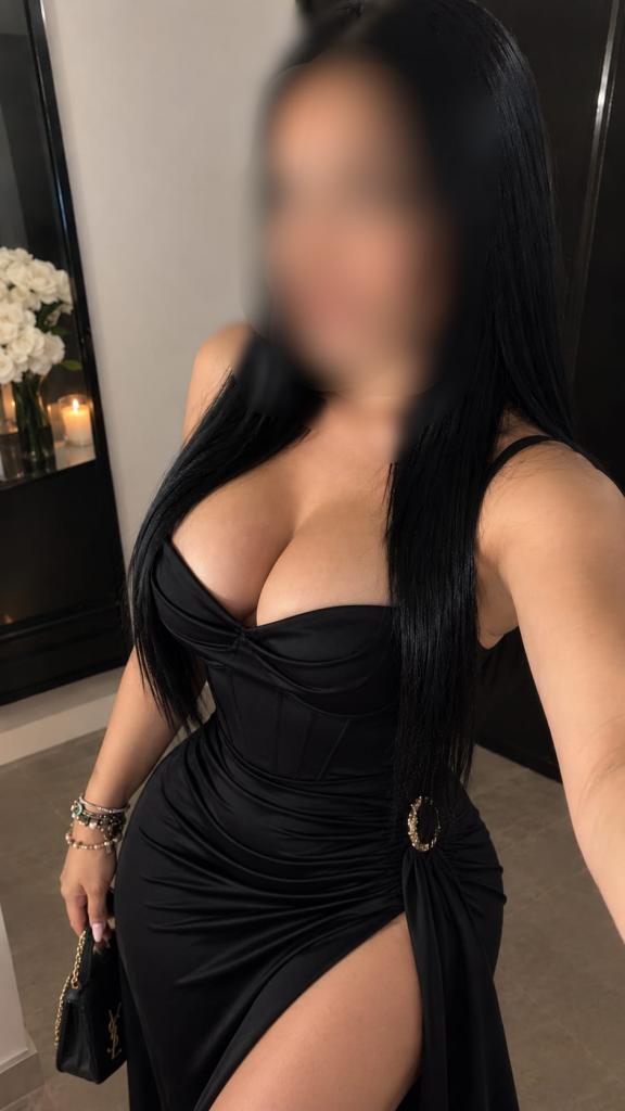 641986077: Chica busca chico en Sevilla