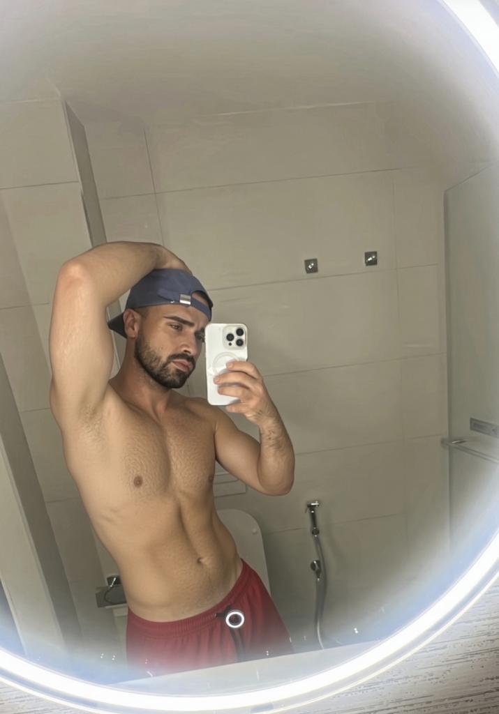 613948855: Chico busca chica en Barcelona