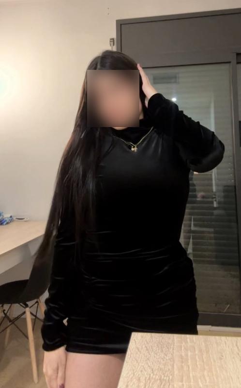 613786471: Chica busca chico en Barcelona