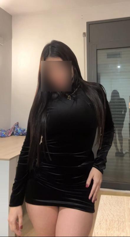 613786471: Chica busca chico en Barcelona