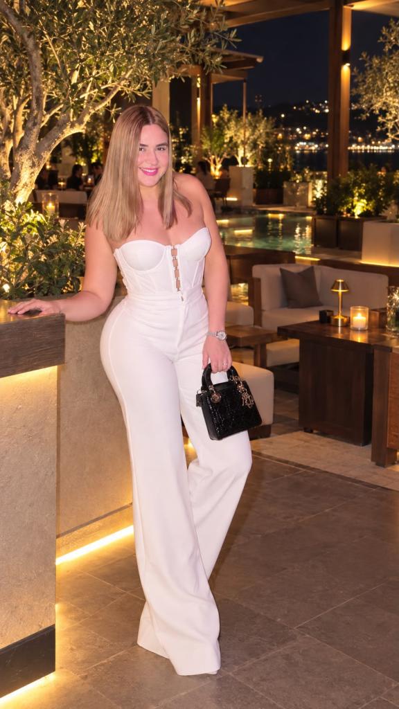 647045732: Chica busca chico en Ibiza