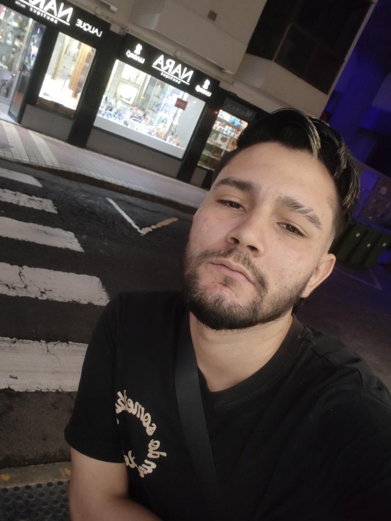661555969: Chico busca chica en Las Palmas