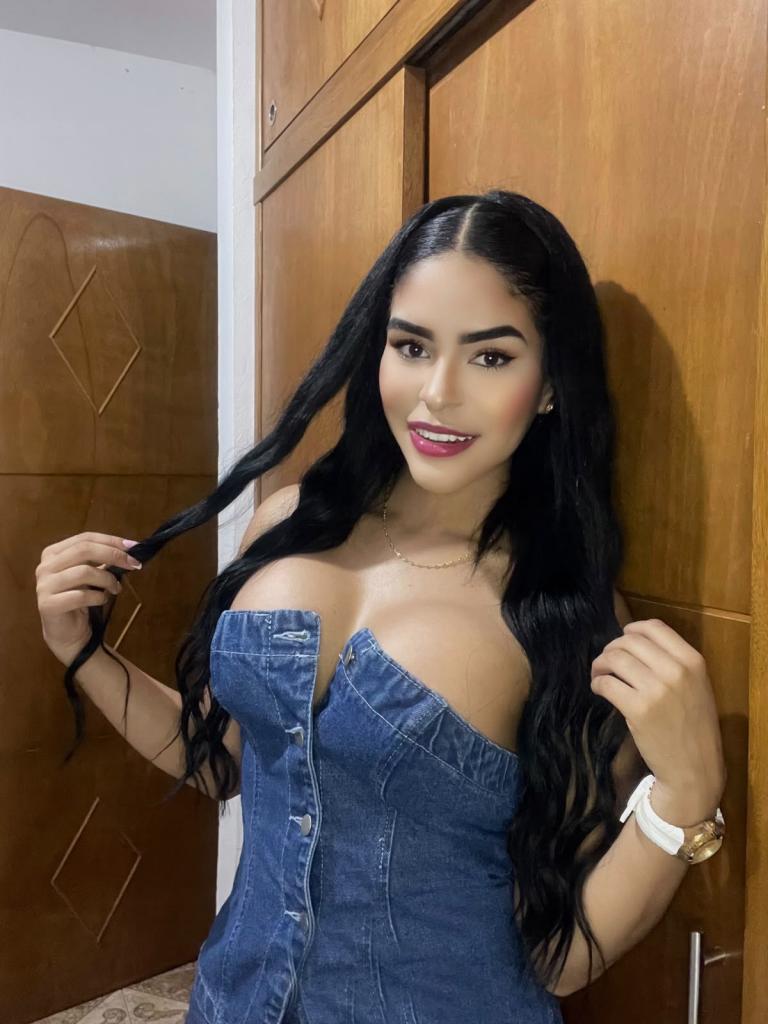 663363455: Chica busca chico en Barcelona