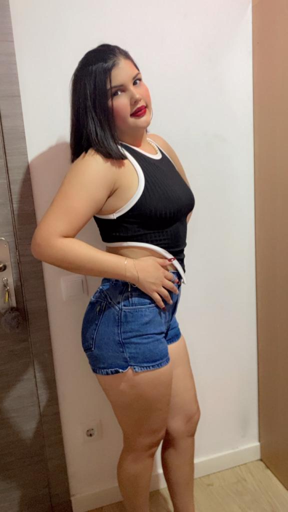 745093799: Chica busca chico en Lérida
