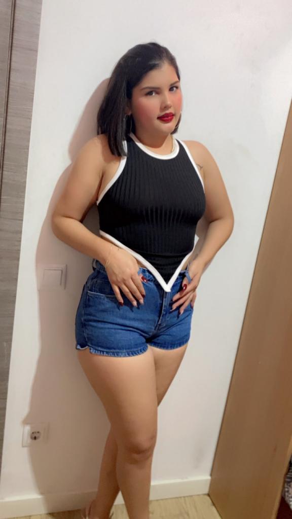 745093799: Chica busca chico en Lérida