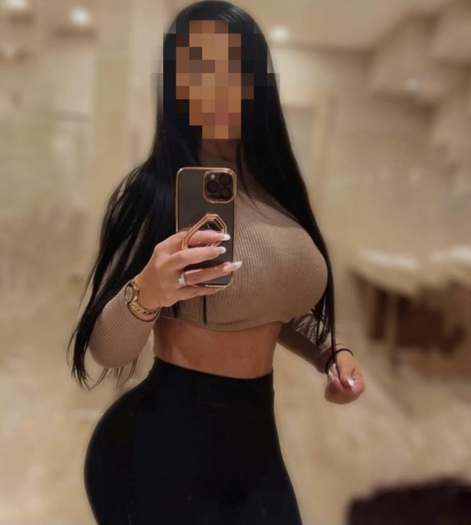677240475: Chica busca chico en Orense
