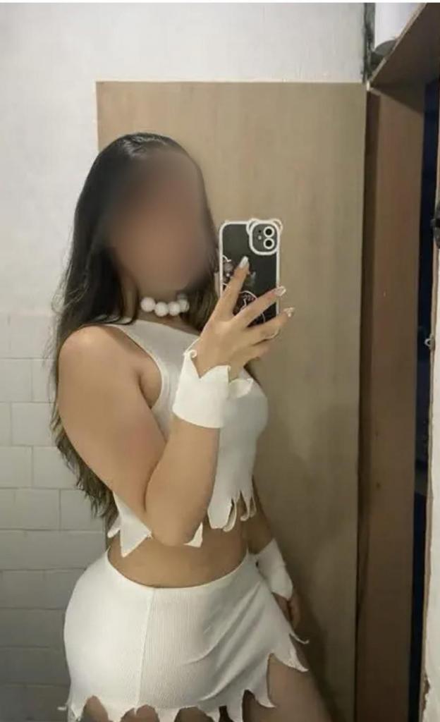 664606577: Chica busca chico en Murcia