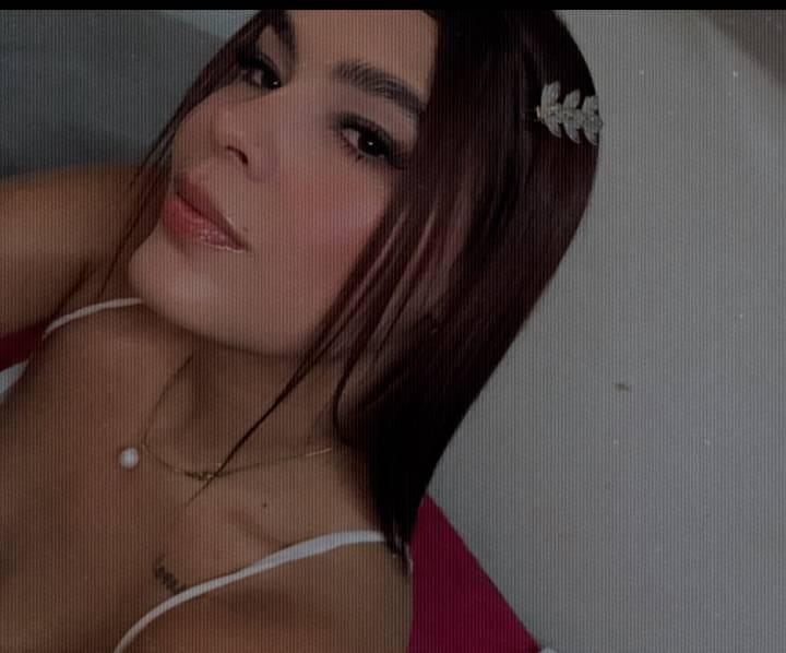 661082279: Chica busca chico en Sevilla