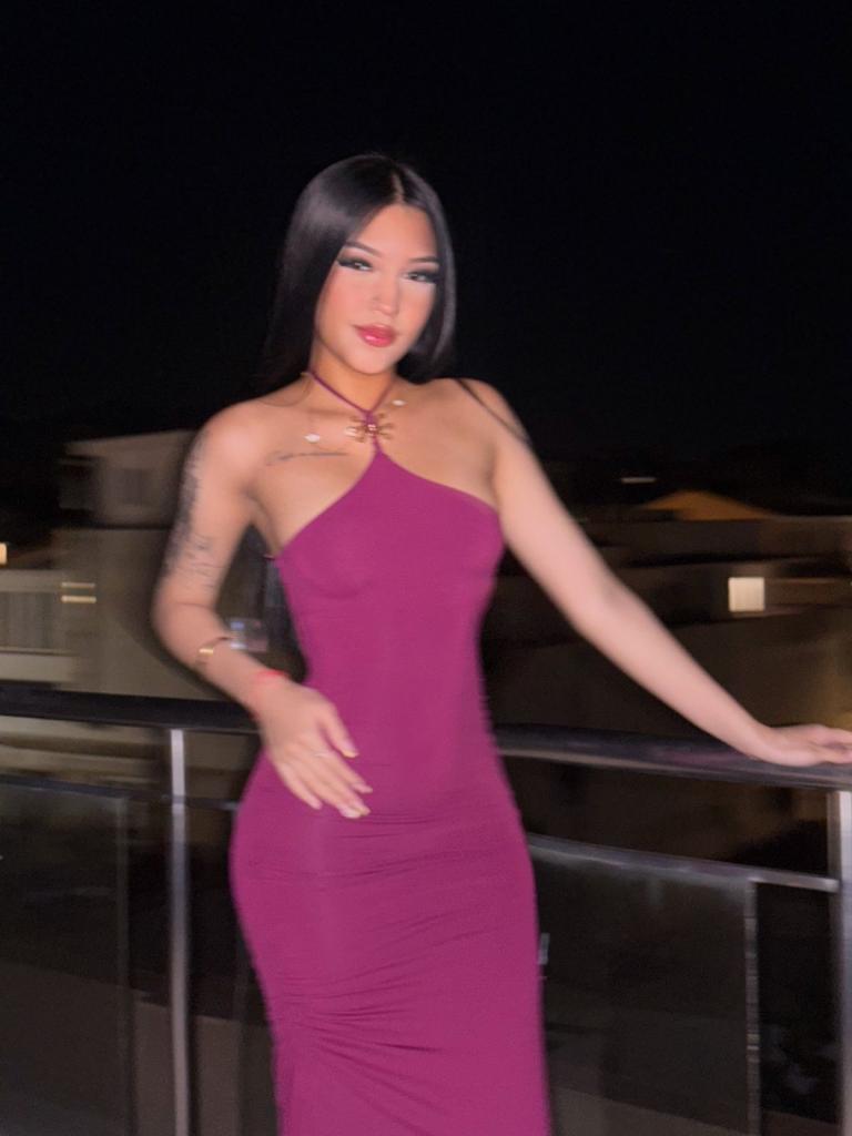 631443241: Chica busca chico en Ibiza