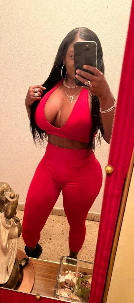 687063487: Chica busca chico en Valencia