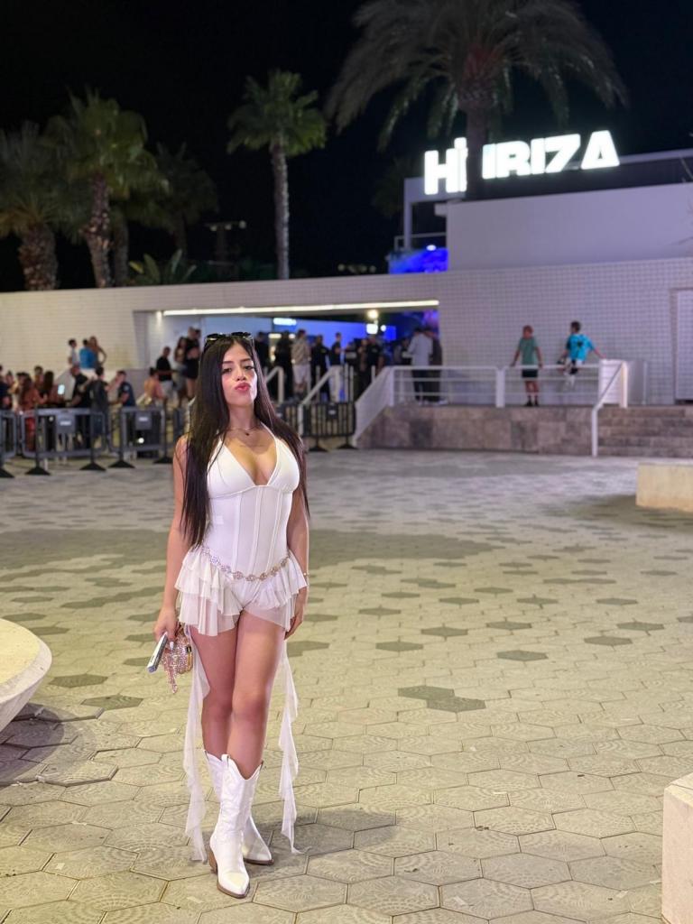Chica busca chico en Ibiza: 