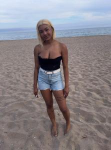 663858116: Chica busca chico en Barcelona