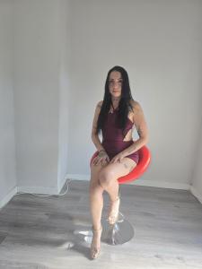 623742579: Chica busca chico en Madrid