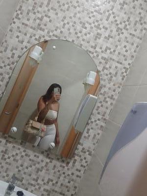 643145639: Chica busca chico en Barcelona