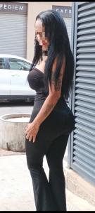 631727778: Chica busca chico en Gerona