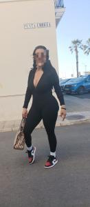 631727778: Chica busca chico en Gerona