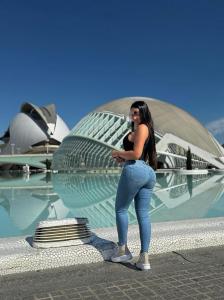 670370448: Chica busca chico en Gerona
