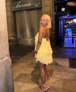 663858116: Chica busca chico en Barcelona
