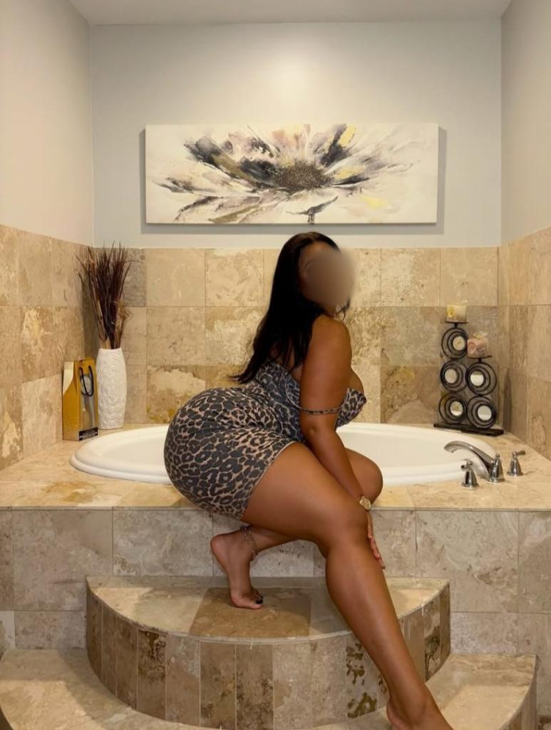 631811539: Chica busca chico en Barcelona